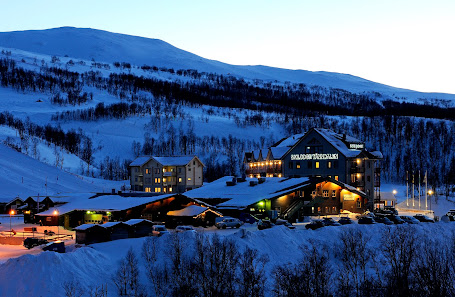 Ski resort in Tänndalen, Northern Sweden with stunning winter scenery, featuring clear sky, pristine snow-covered slopes, and a well-equipped winter sports centre.
