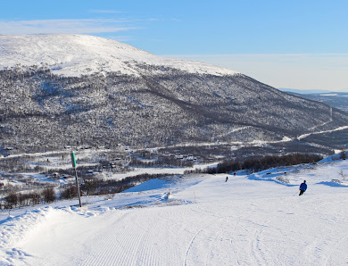 Winter sports scene at Tänndalen ski resort in Northern Sweden, featuring a skier amidst stunning winter scenery.