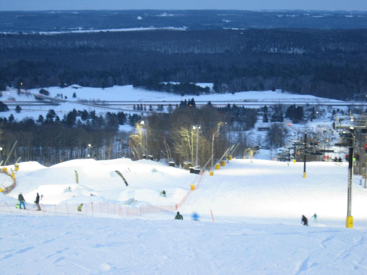 Mount St. Louis Moonstone in Canada - a view of a ski slope at night.