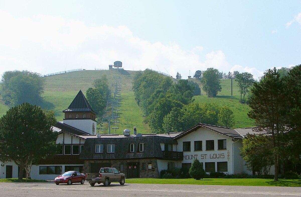 Mount St. Louis Moonstone in Canada - a car parked in front of a house.
