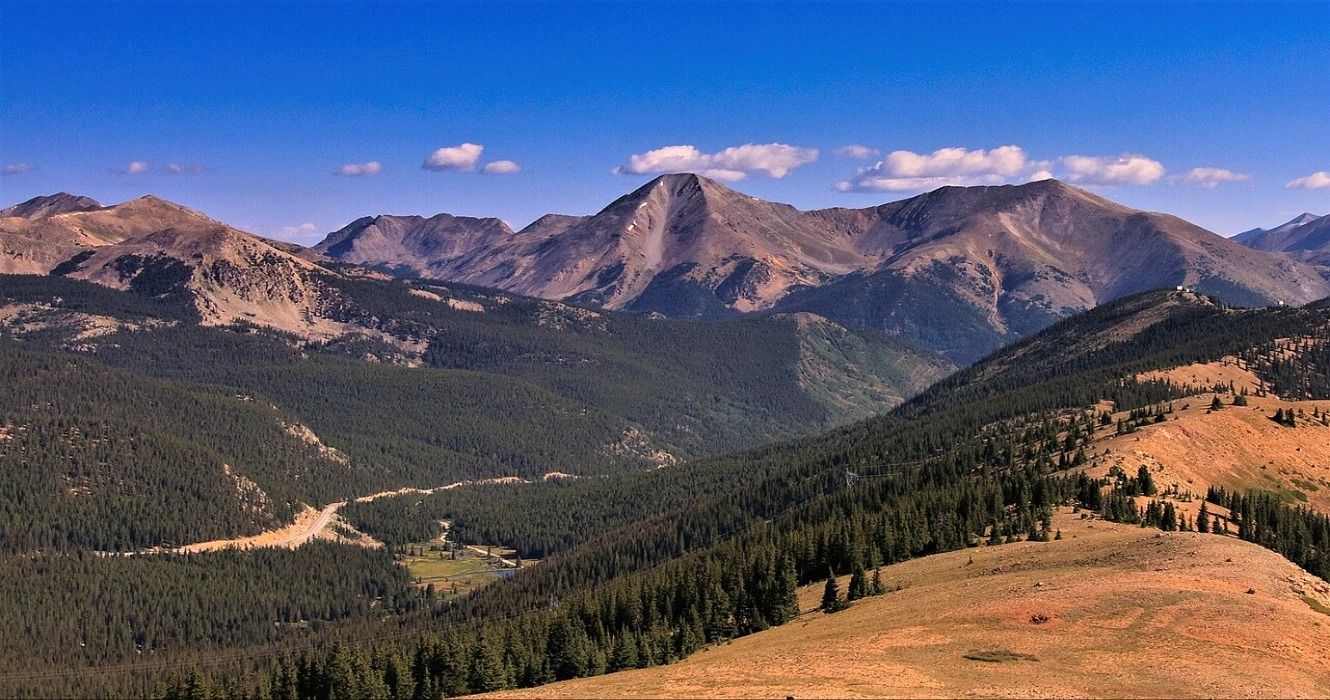 Monarch in USA - a view of the mountains from the top of a mountain.