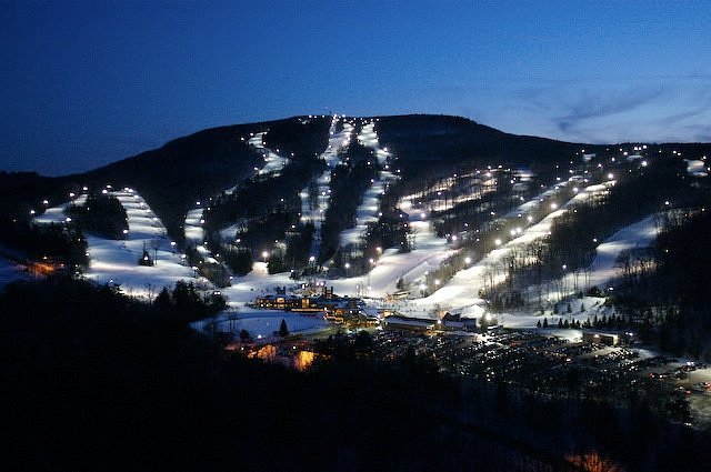 Wachusett Mountain Ski Area in USA: a ski resort lit up at night.