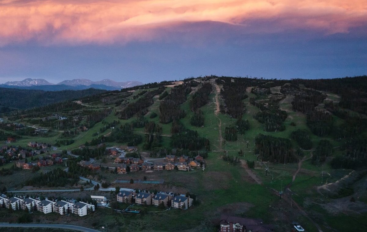 Granby Ranch in USA - a view of the mountains from the top of a hill.