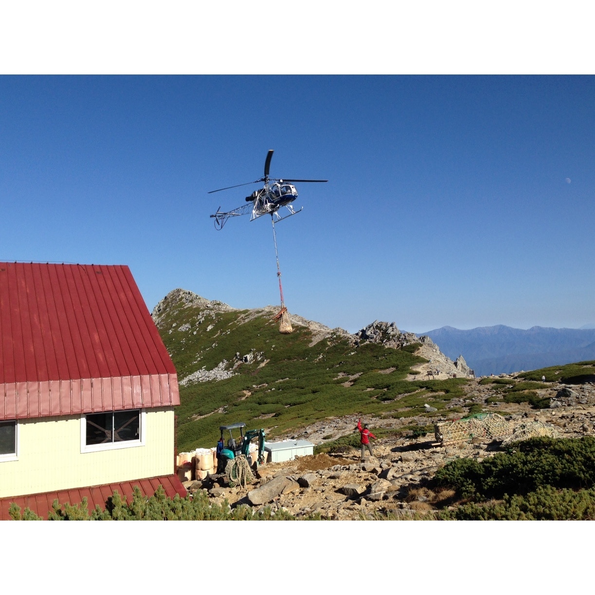 Kaida Kogen Mia in Japan - a helicopter flying over a house on a mountain.