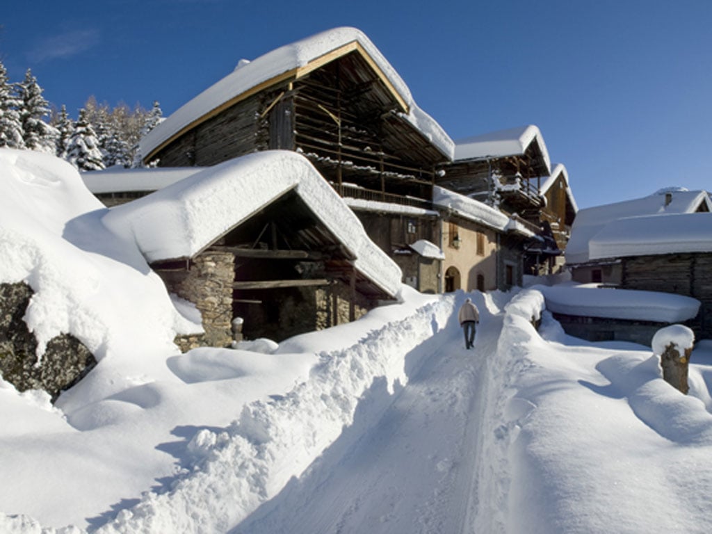 Molines-en-Queyras | Saint-Véran in France - snow on the ground.
