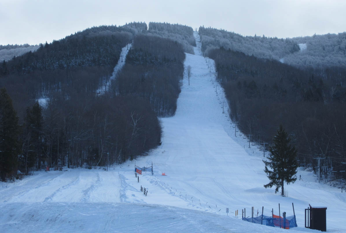 Magic Mountain in USA - the snow is white.