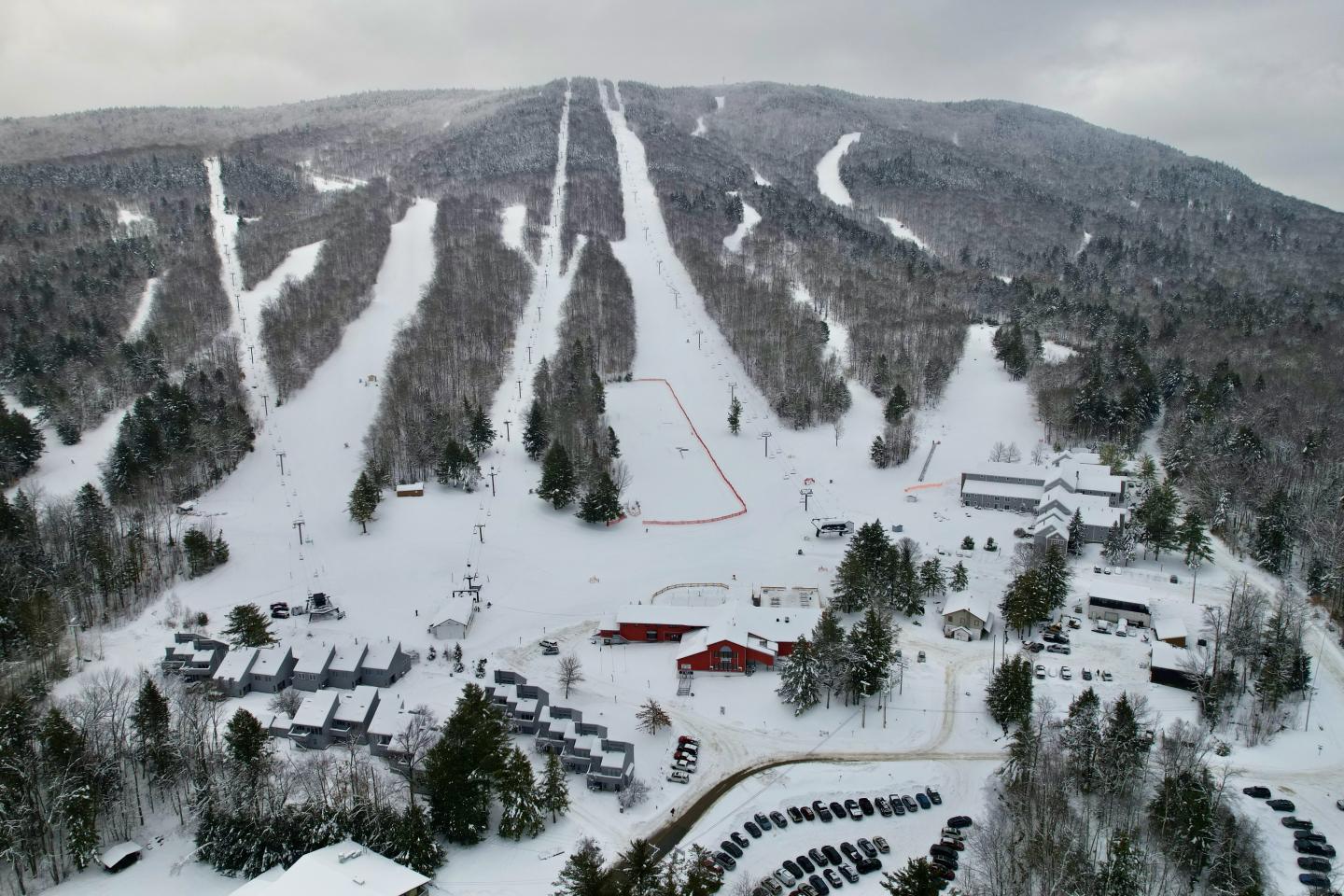 Magic Mountain in USA: a ski resort surrounded by trees and snow.