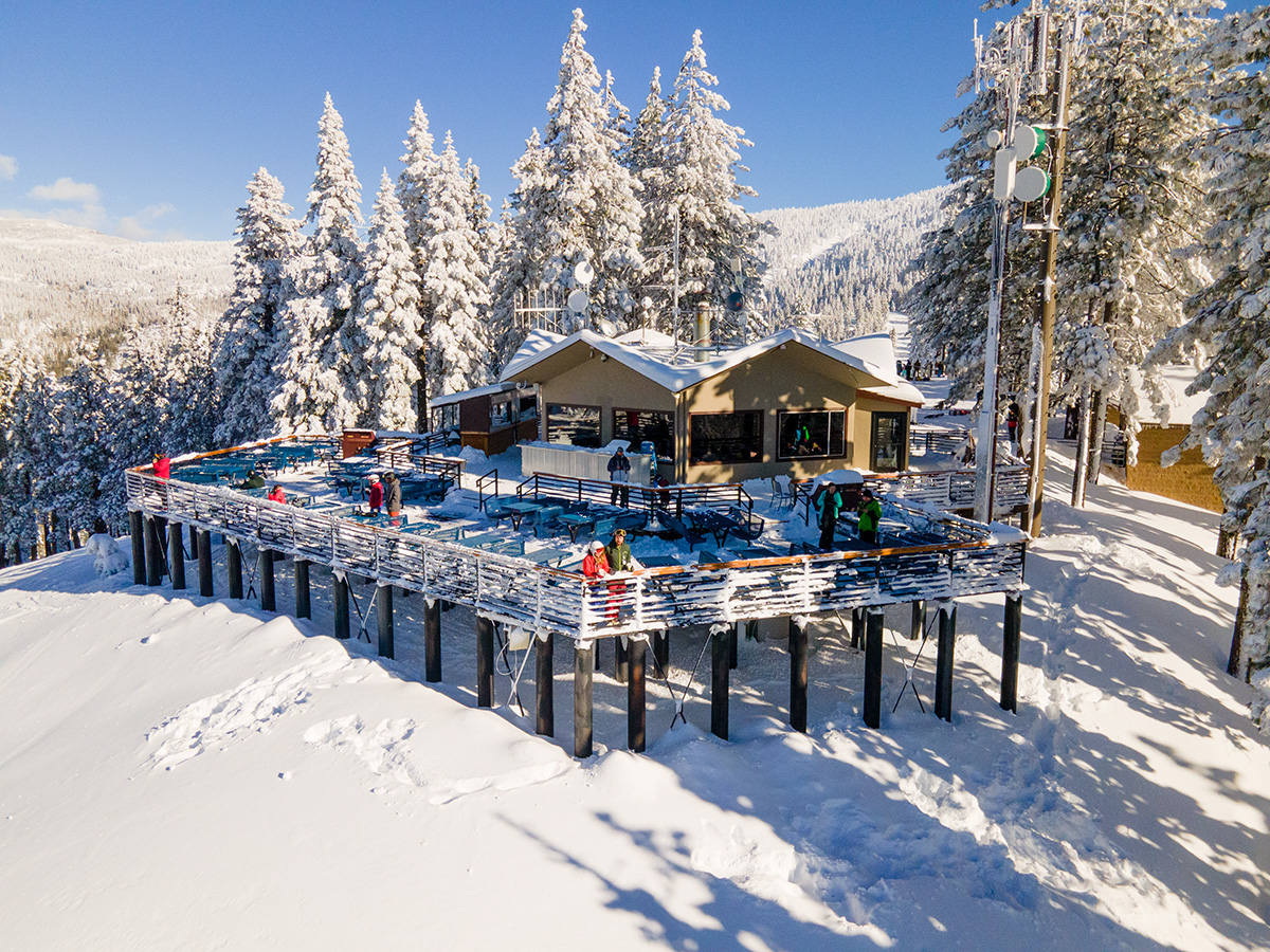 Diamond Peak in USA - a group of people standing on a ski slope.