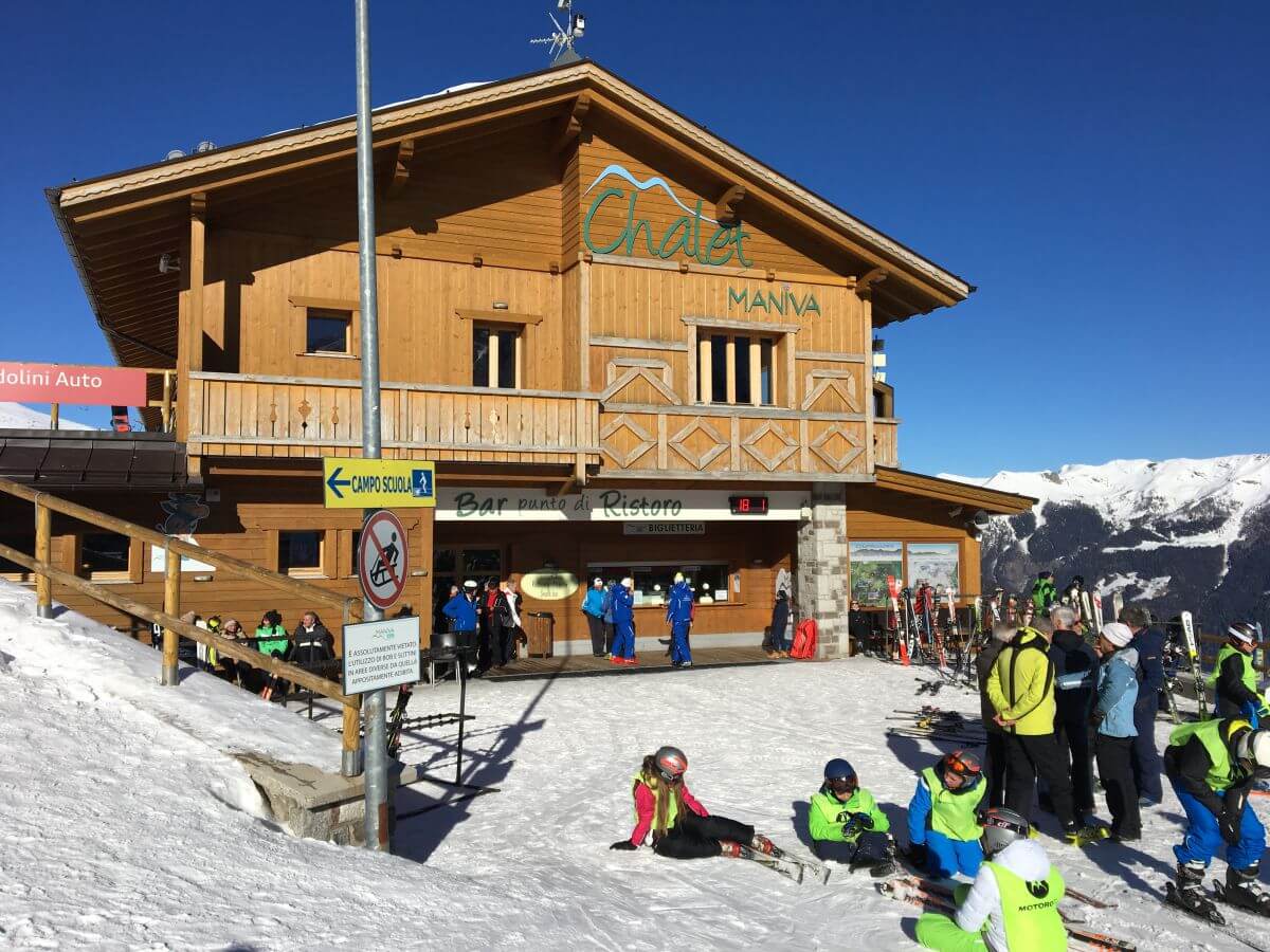 Passo Maniva in Italy: a group of people standing in front of a building.