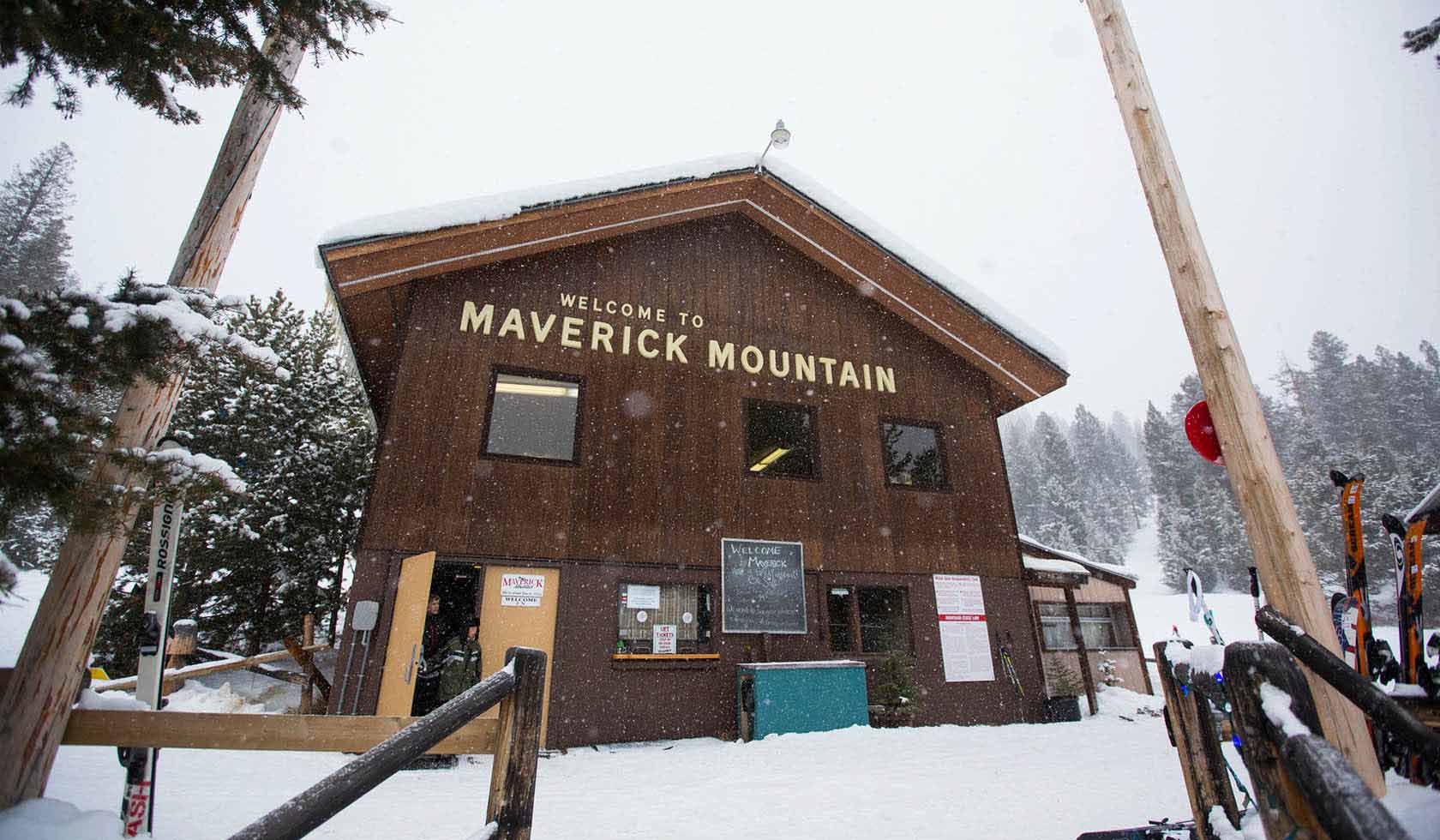 Maverick Mountain in USA: a wooden building with a sign on the front.