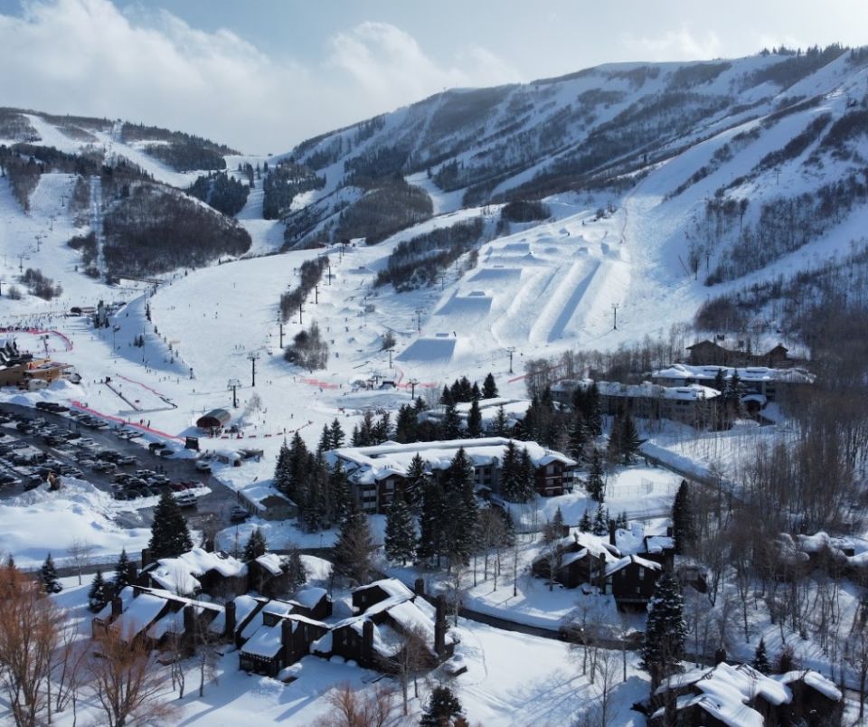 Park City Mountain in USA: a view of a ski resort in the mountains.