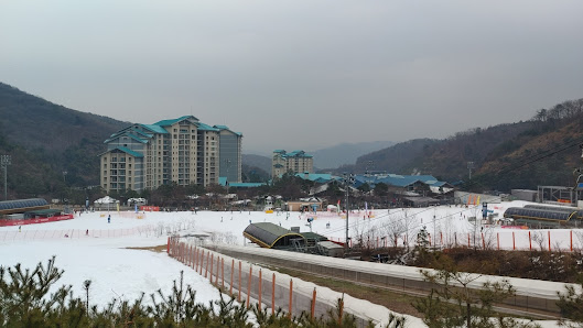 View of Konjiam Resort in South Korea with a ski center surrounded by snowy landscapes encapsulating the beauty of winter sports and scenery.