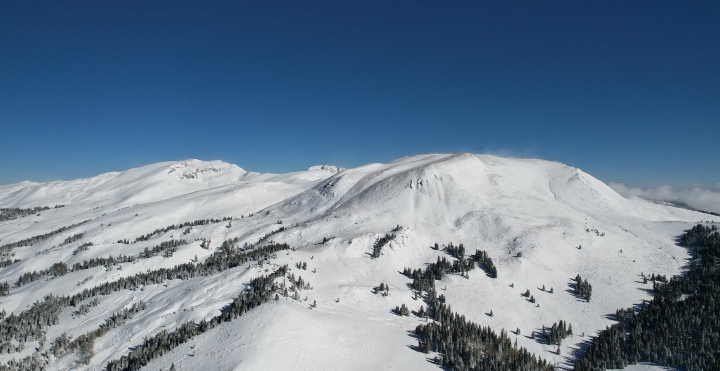 Eagle Point in USA - a view of the mountains from the top of a mountain.