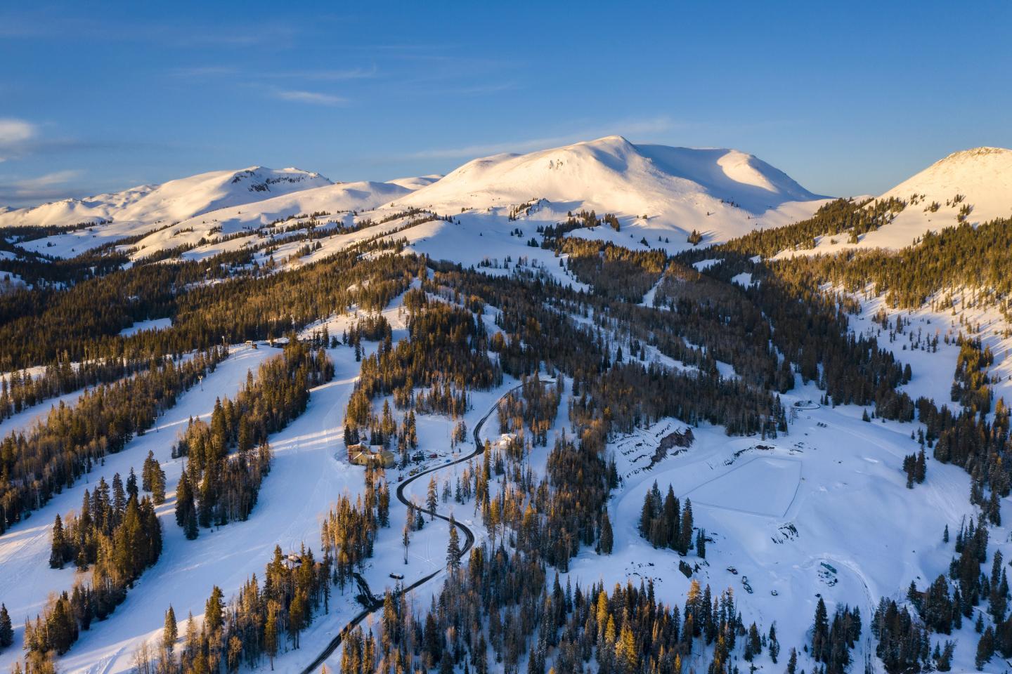 Eagle Point in USA - a view of the mountains from the top of the mountain.