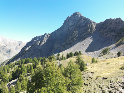 Ancelle's charming chalet nestled in the majestic mountains of Hautes-Alpes, Gap in France offers a tranquil escape to nature.