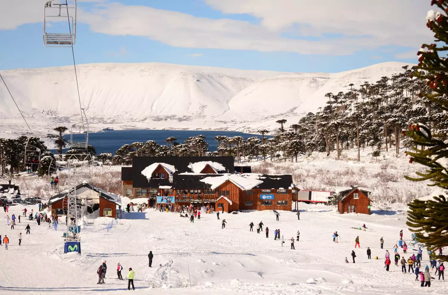 Caviahue in Argentina: a ski resort with lots of people on it.