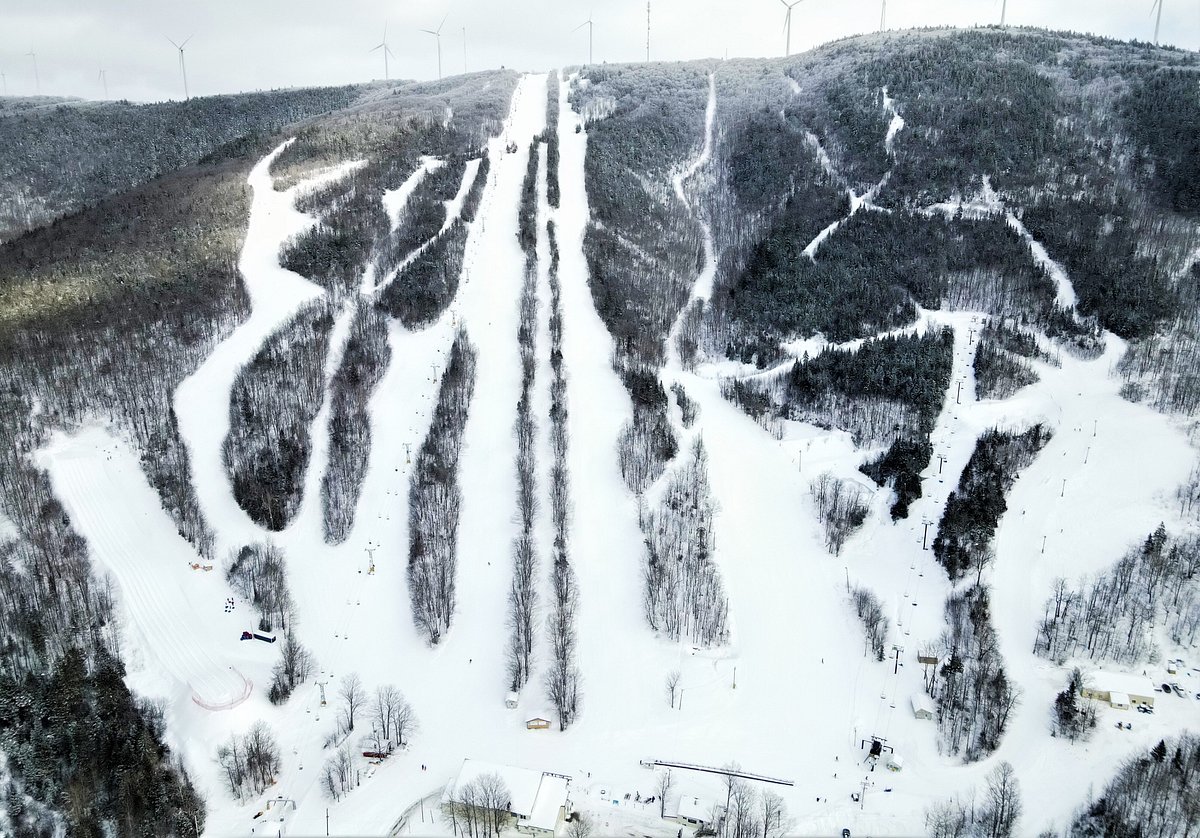 Bigrock Mountain in USA - a snow covered ski slope in the mountains.