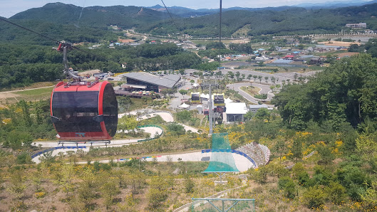 Ski lift ascending towards the top of a picturesque snow-covered mountain at the Ganghwa Seaside Resort in Gilsang-myeon, Ganghwa-gun, Incheon, South Korea.