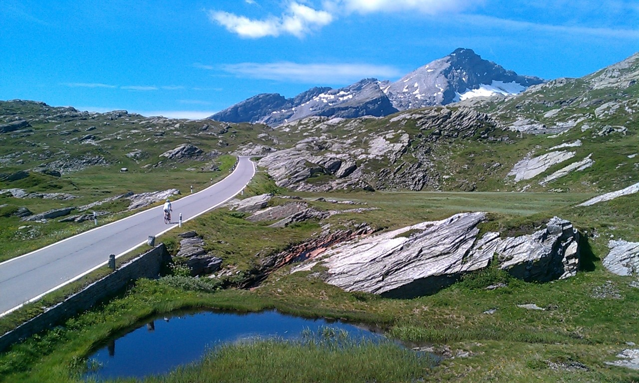 Skilifte und Sesselbahn Sarn Heinzenberg in Switzerland - blue sky with white clouds.