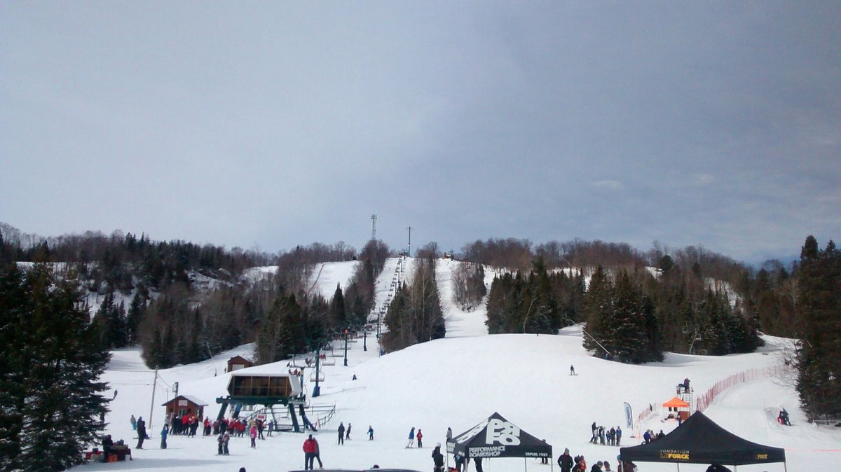 Belle Neige in Canada - a group of people skiing down a snowy slope.