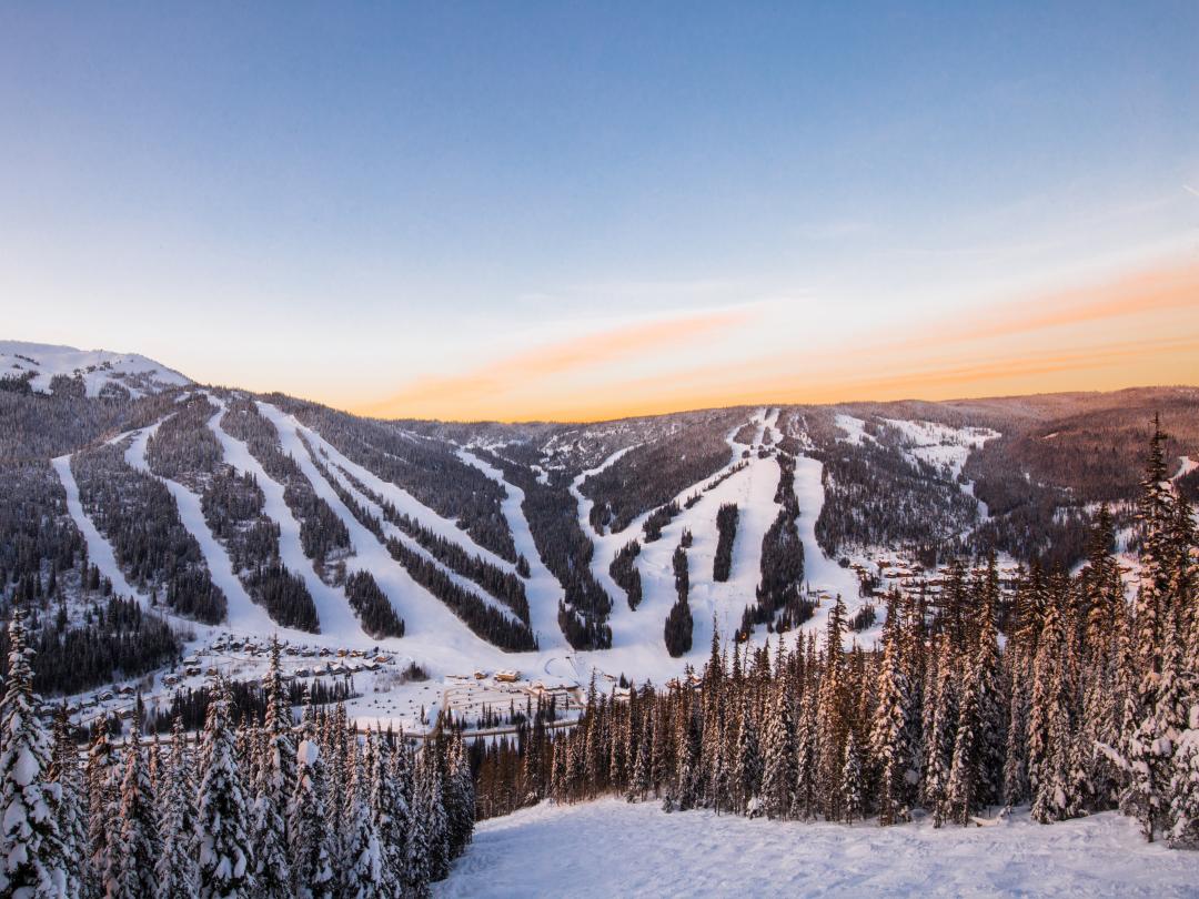 Sun Peaks in Canada - the sun is setting on a snowy mountain.